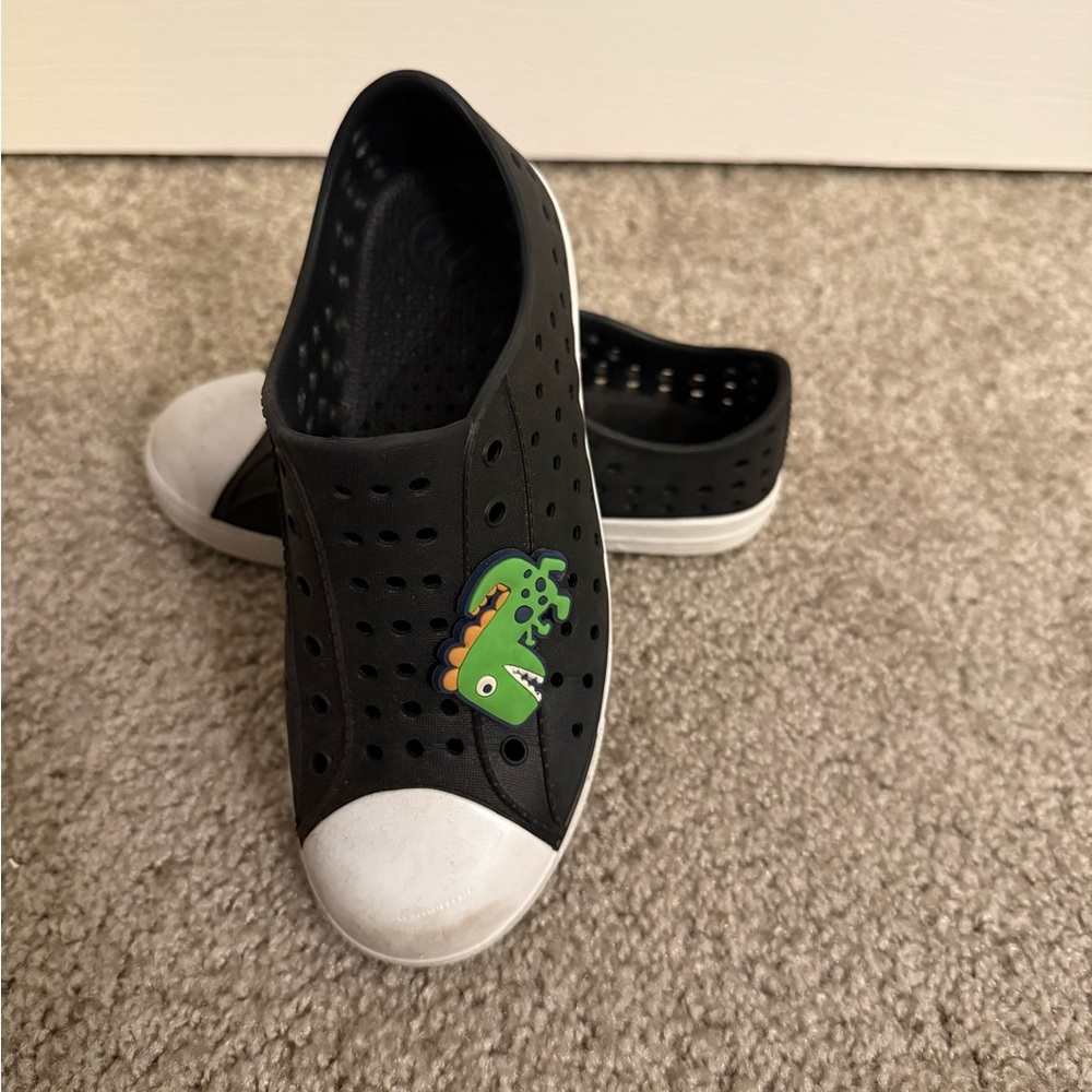Source Unknown Black and White Kids Water Shoes